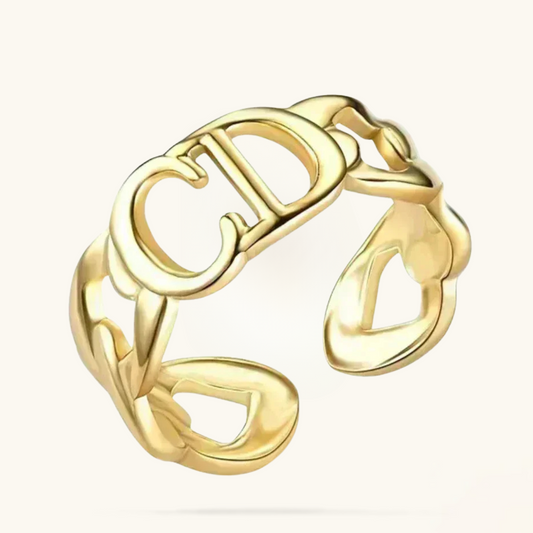 EKSKLUSIV | Nora Ring